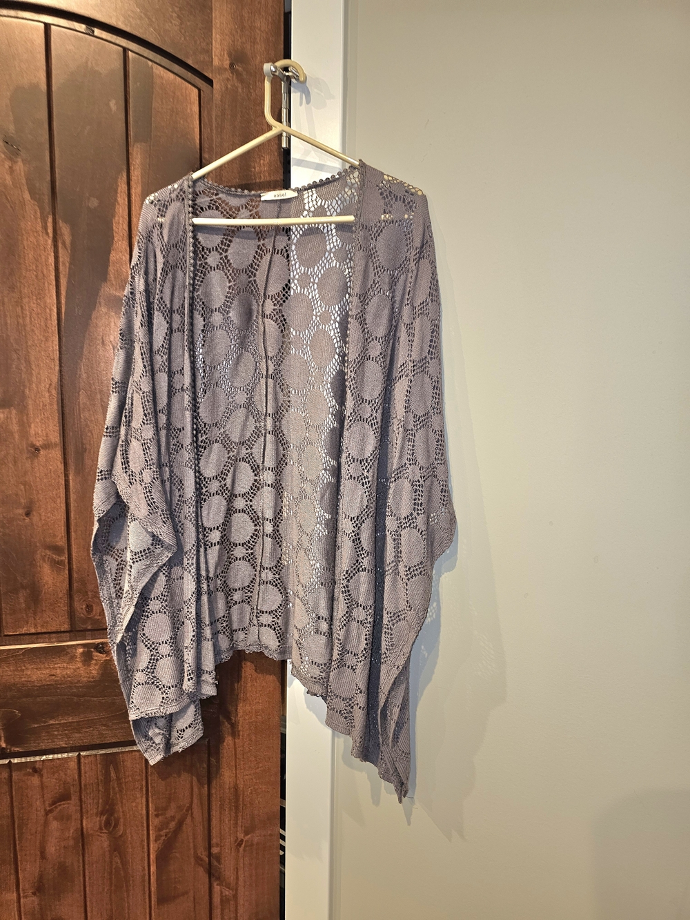 EUC - Easel Openwork Crochet Kimono in Gray